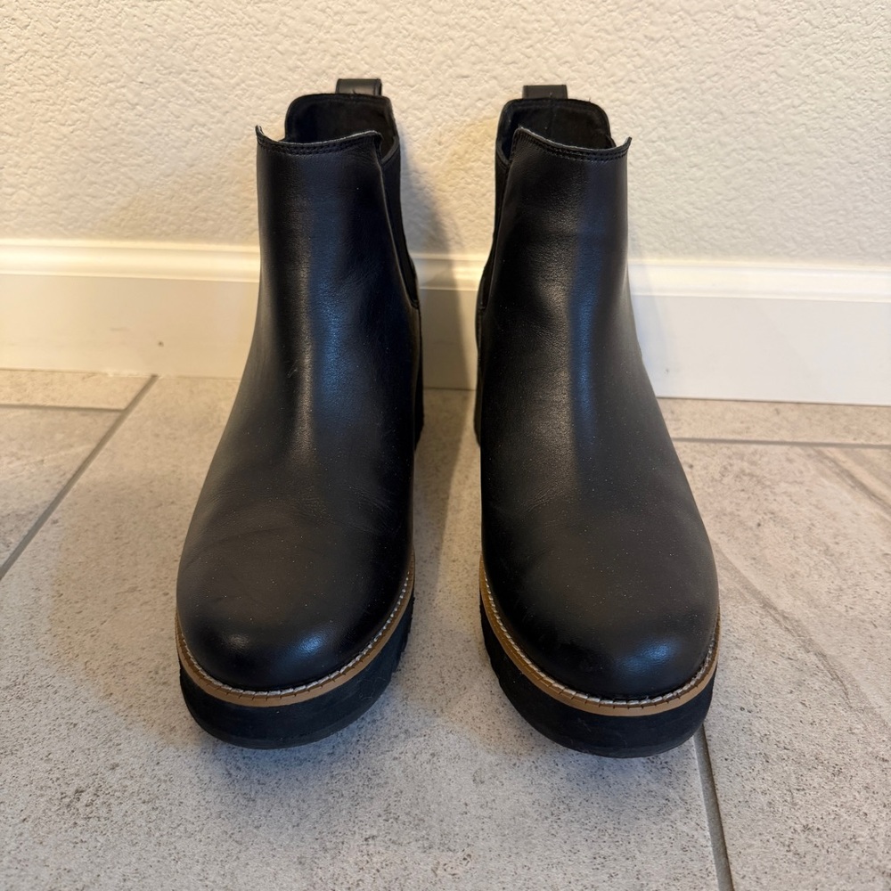 Cole Haan Black Leather Wedge Chelsea Boots Size 9B Lug Sole - Picture 2 of 4